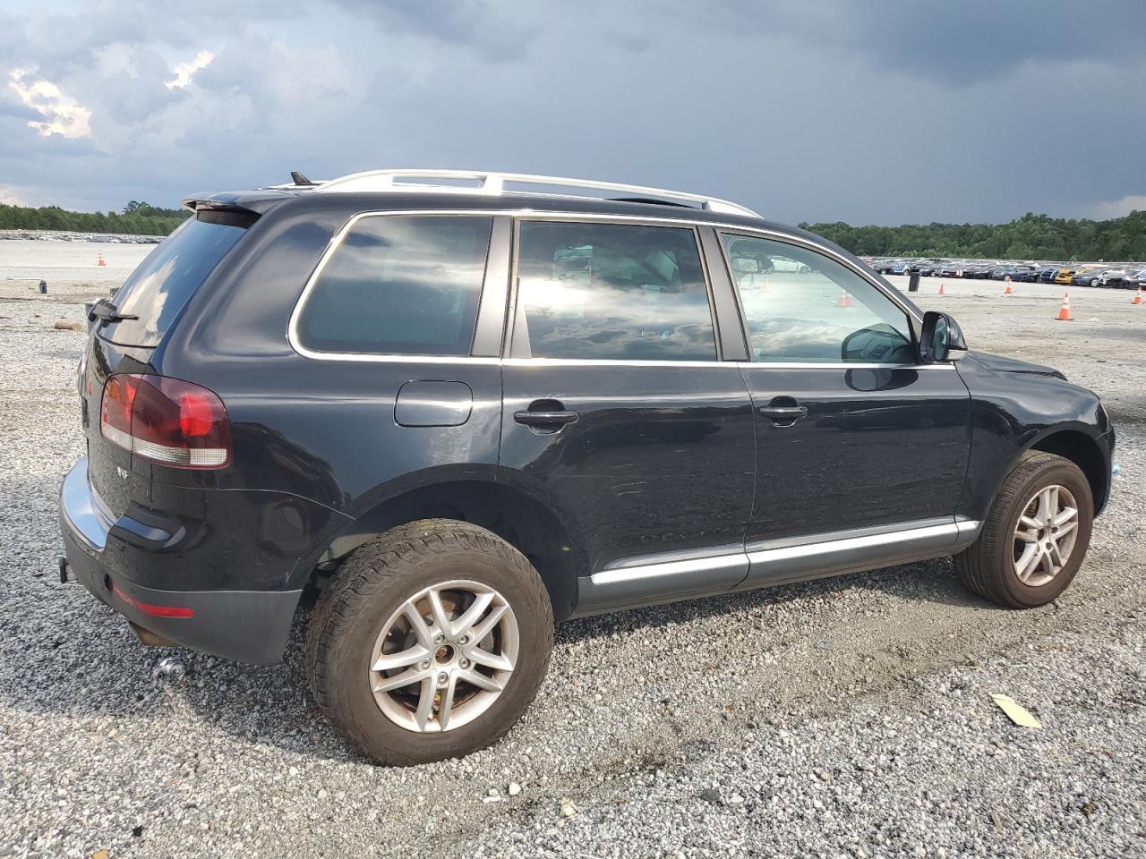2010 Volkswagen Touareg V6 - Image 3