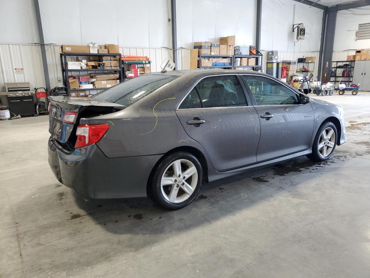2012 Toyota Camry Base - Фото 3