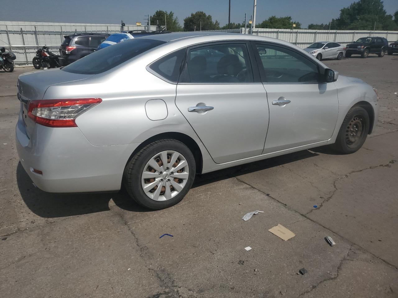 2015 Nissan Sentra S - Фото 3