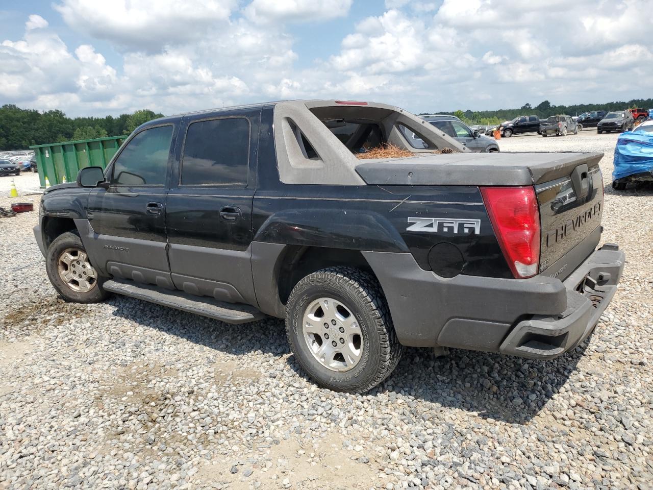 2003 Chevrolet Avalanche C1500 - Image 2