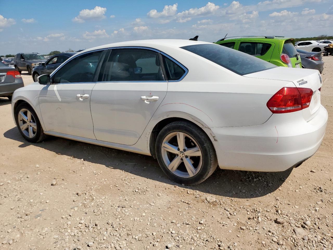 2013 Volkswagen Passat Se - Фото 2