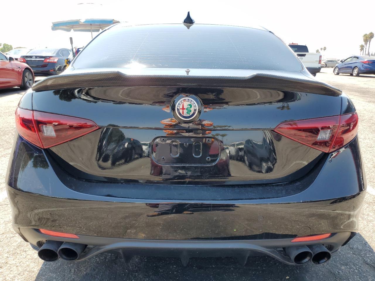 2017 Alfa Romeo Giulia - Фото 6