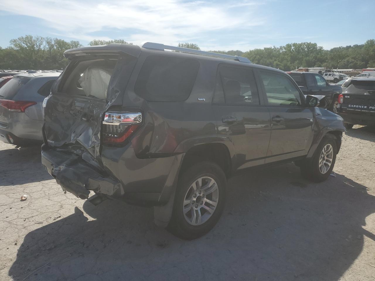 2017 Toyota 4Runner Sr5/Sr5 Premium - Image 3