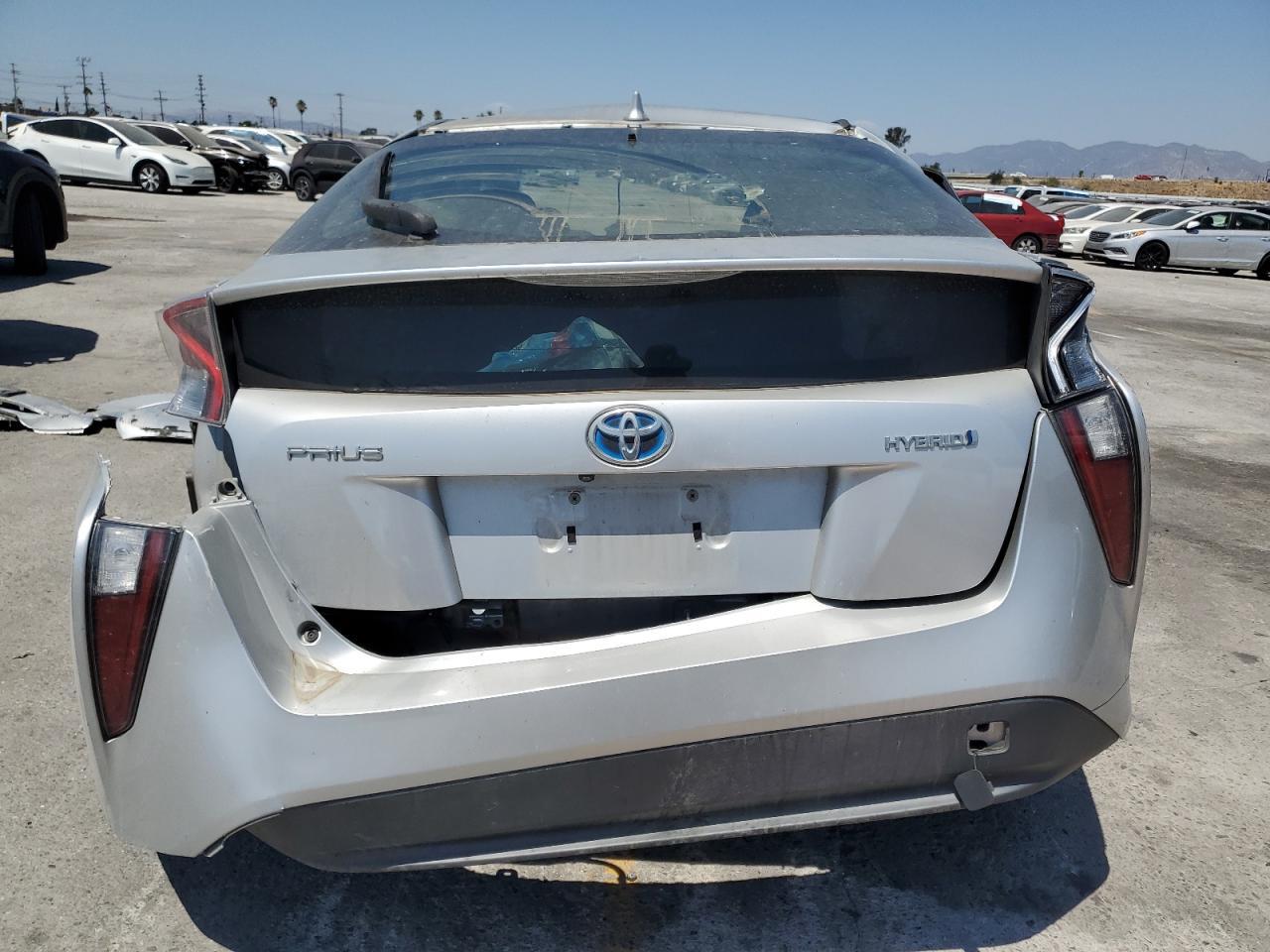 2017 Toyota Prius - Фото 6