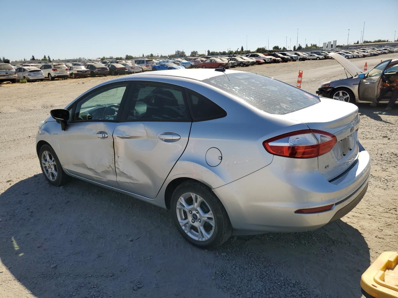 2014 Ford Fiesta Se - Фото 2