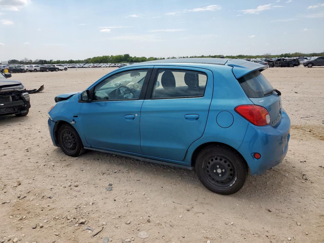 2015 Mitsubishi Mirage De - Фото 2