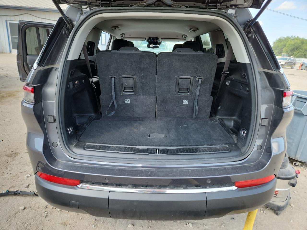 2023 Jeep Grand Cherokee L Laredo - Image 6