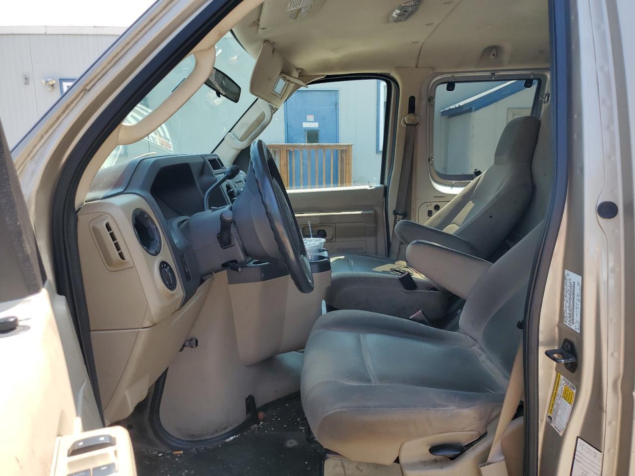 2011 Ford Econoline E350 Super Duty Wagon - Image 7