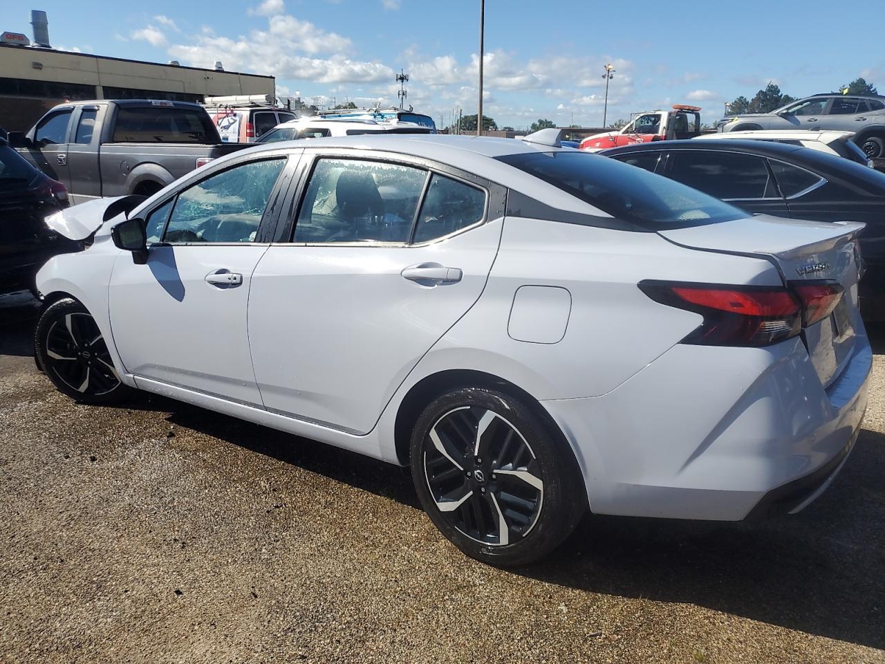 2024 Nissan Versa Sr - Фото 2