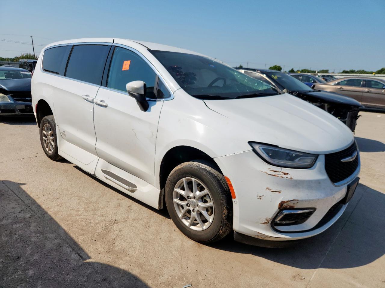 2023 Chrysler Pacifica Touring L - Фото 4