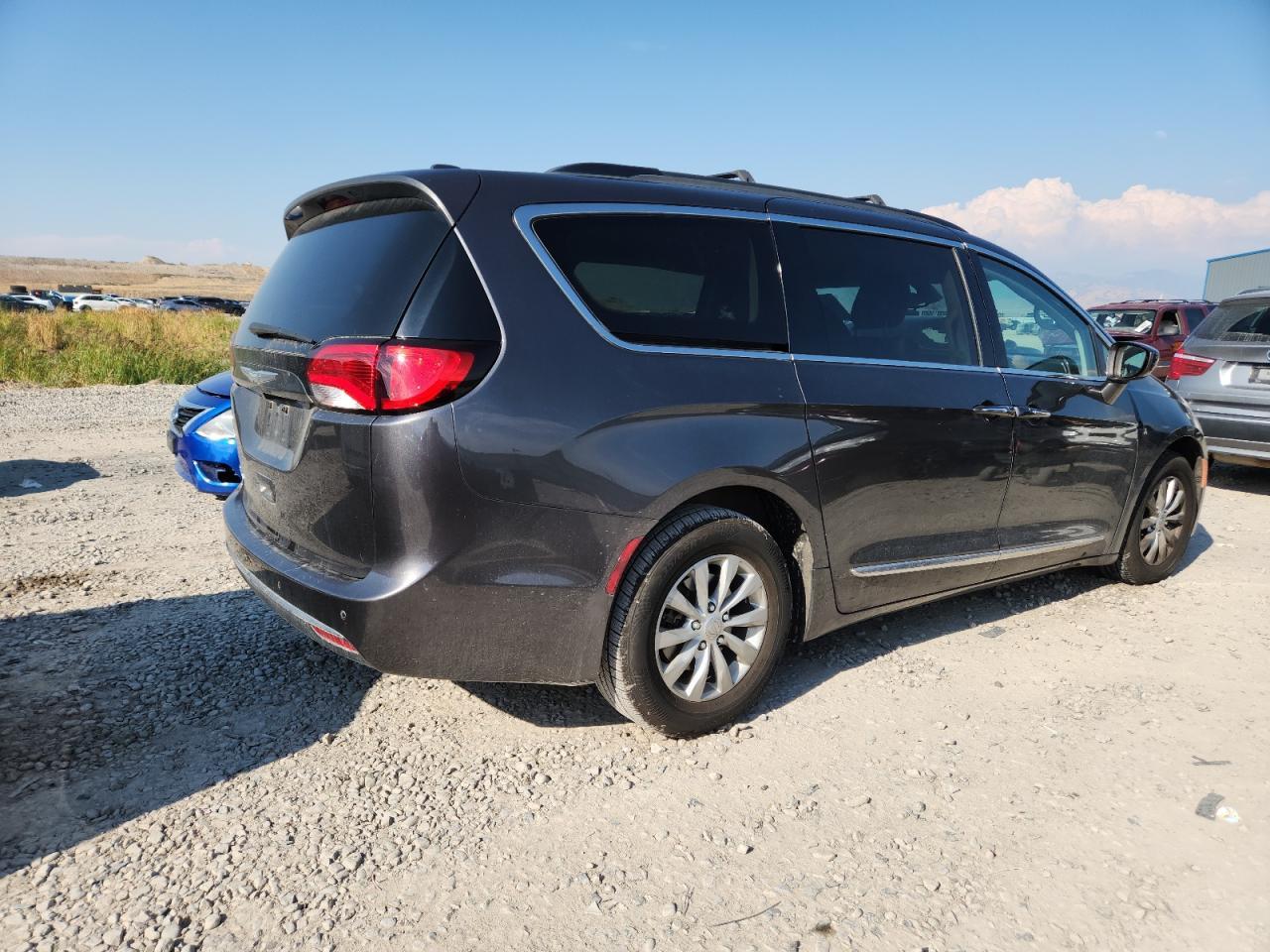 2017 Chrysler Pacifica Touring L - Фото 3