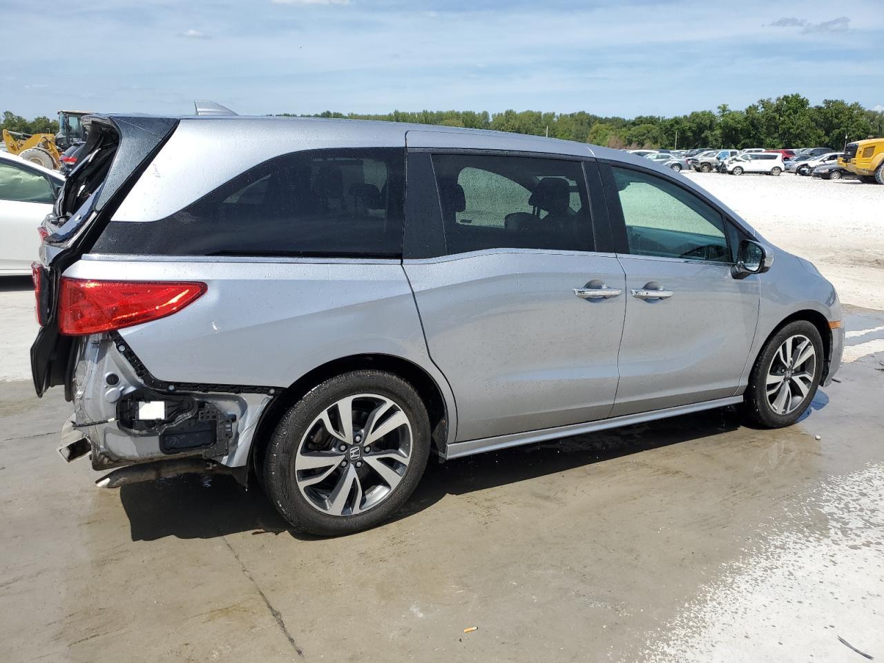 2022 Honda Odyssey Touring - Фото 3