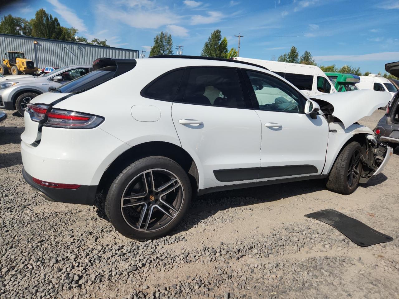 2021 Porsche Macan - Image 3