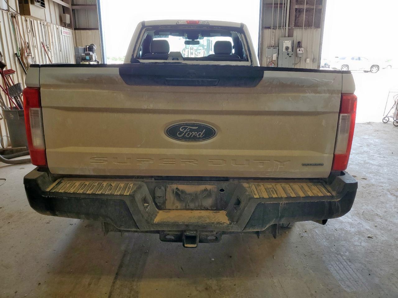 2018 Ford F250 Super Duty - Фото 6