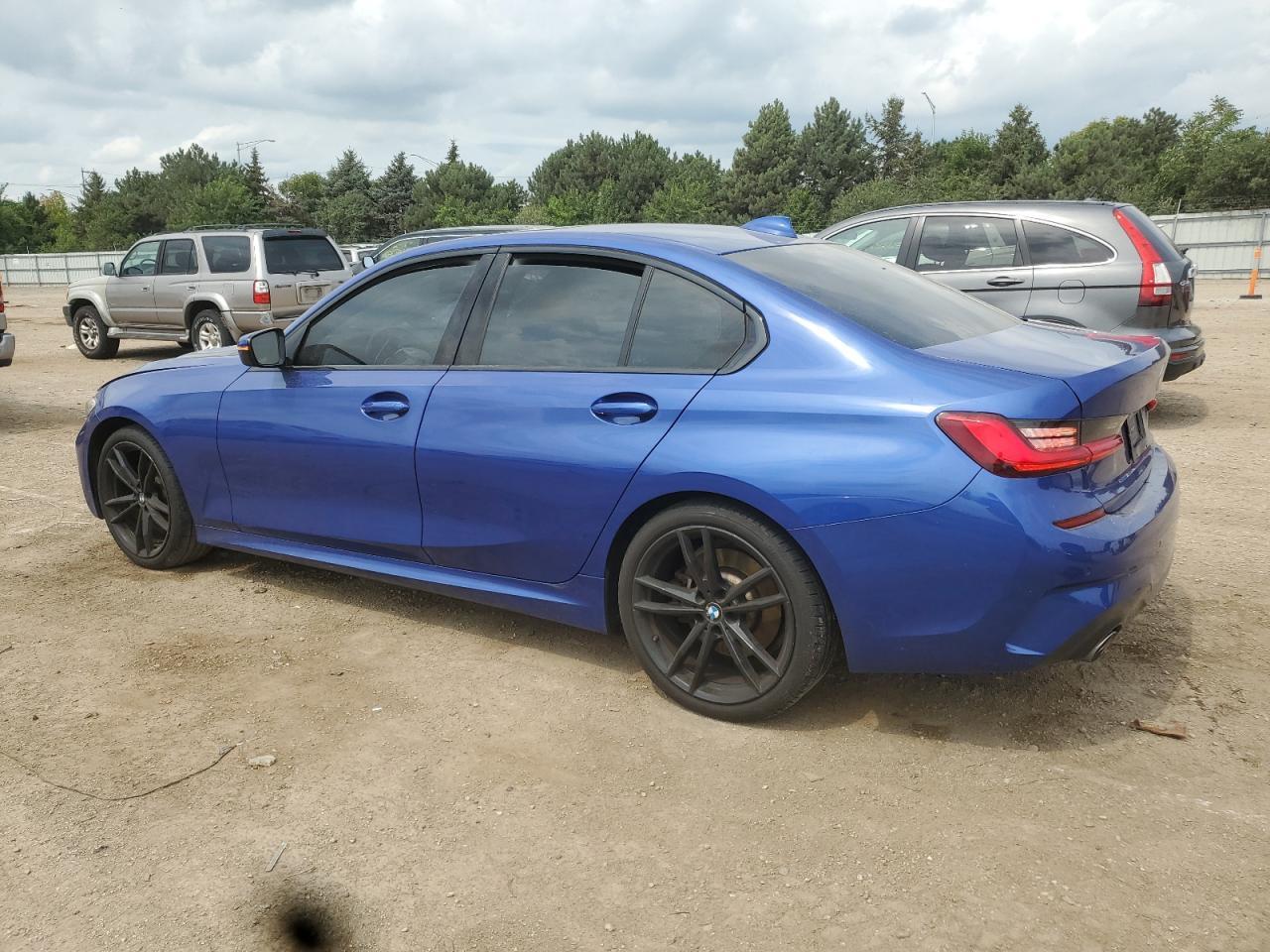 2019 BMW 330Xi - Фото 2