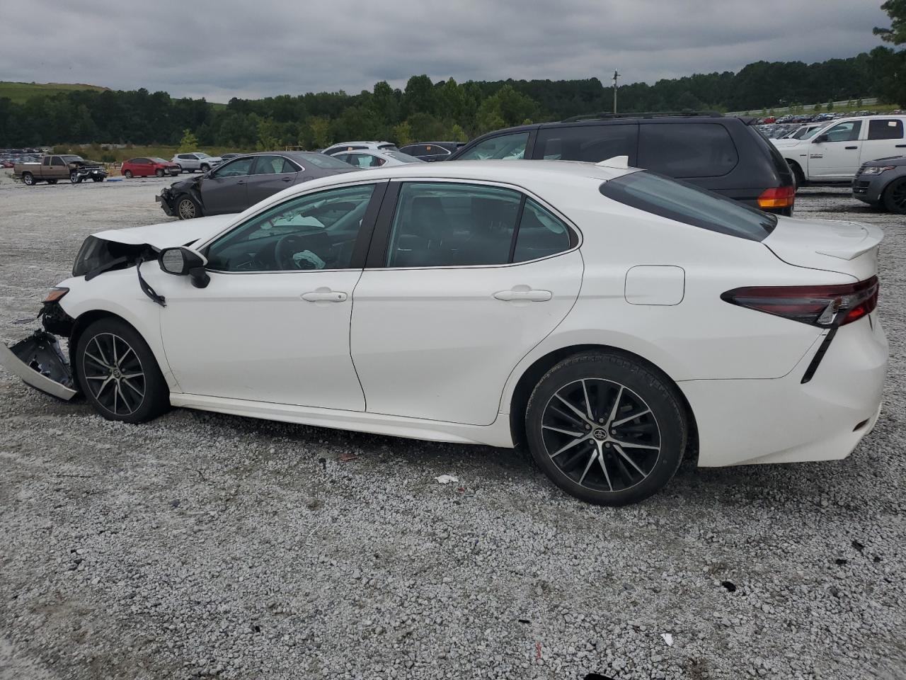 2021 Toyota Camry Se - Фото 2