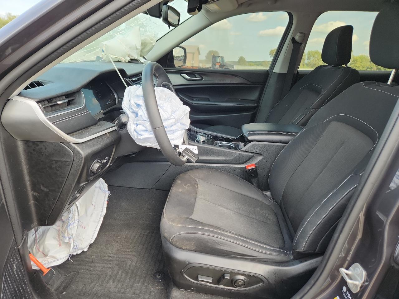 2023 Jeep Grand Cherokee L Laredo - Image 7