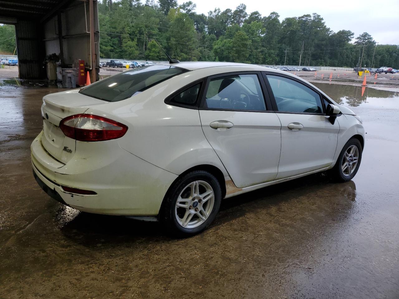 2017 Ford Fiesta Se - Image 3