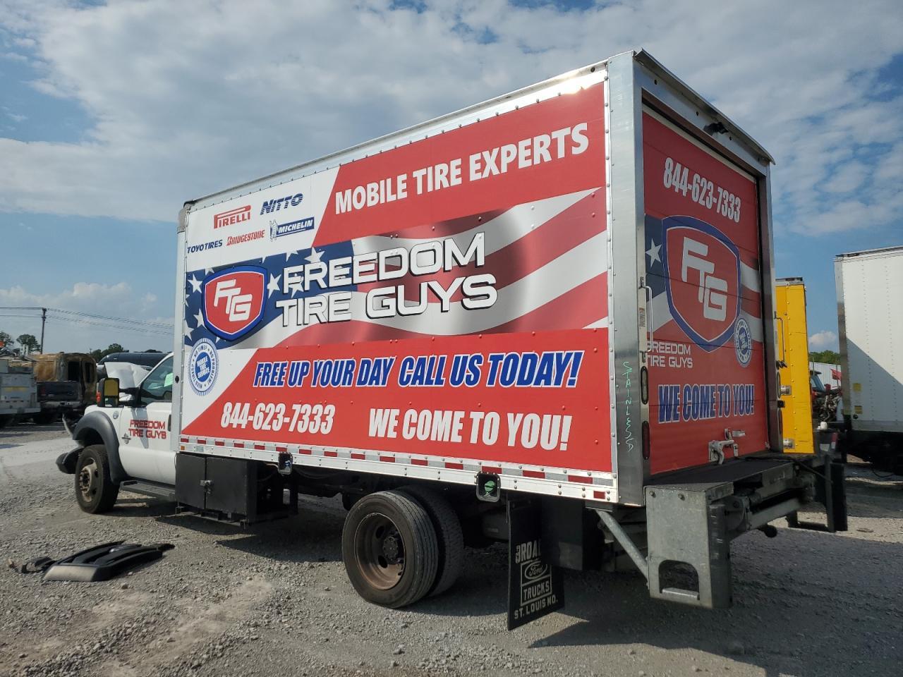 2016 Ford F550 Super Duty Box Truck - Фото 3