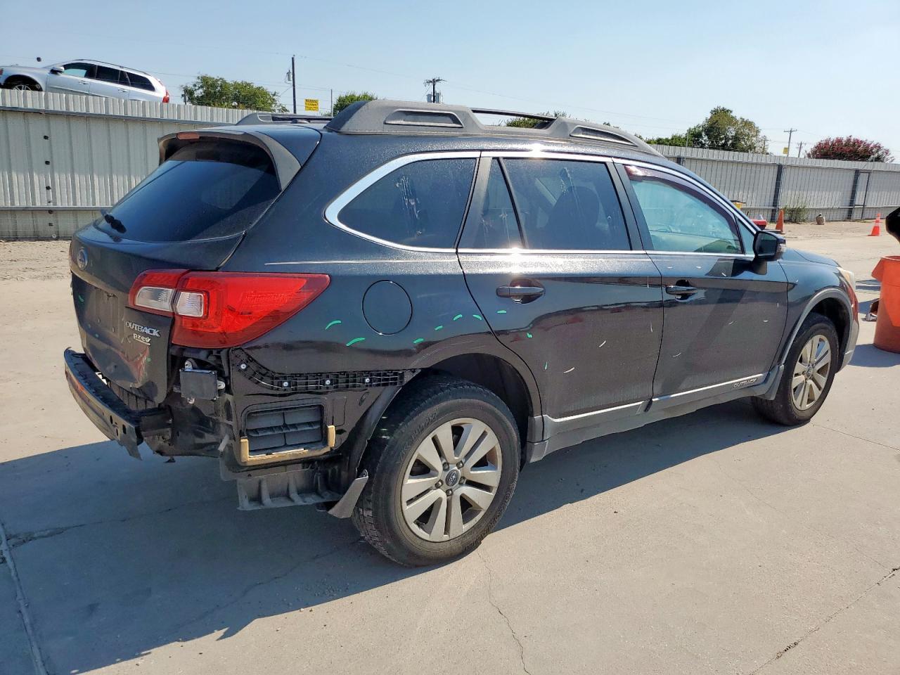 2015 Subaru Outback 2.5I Premium - Image 3