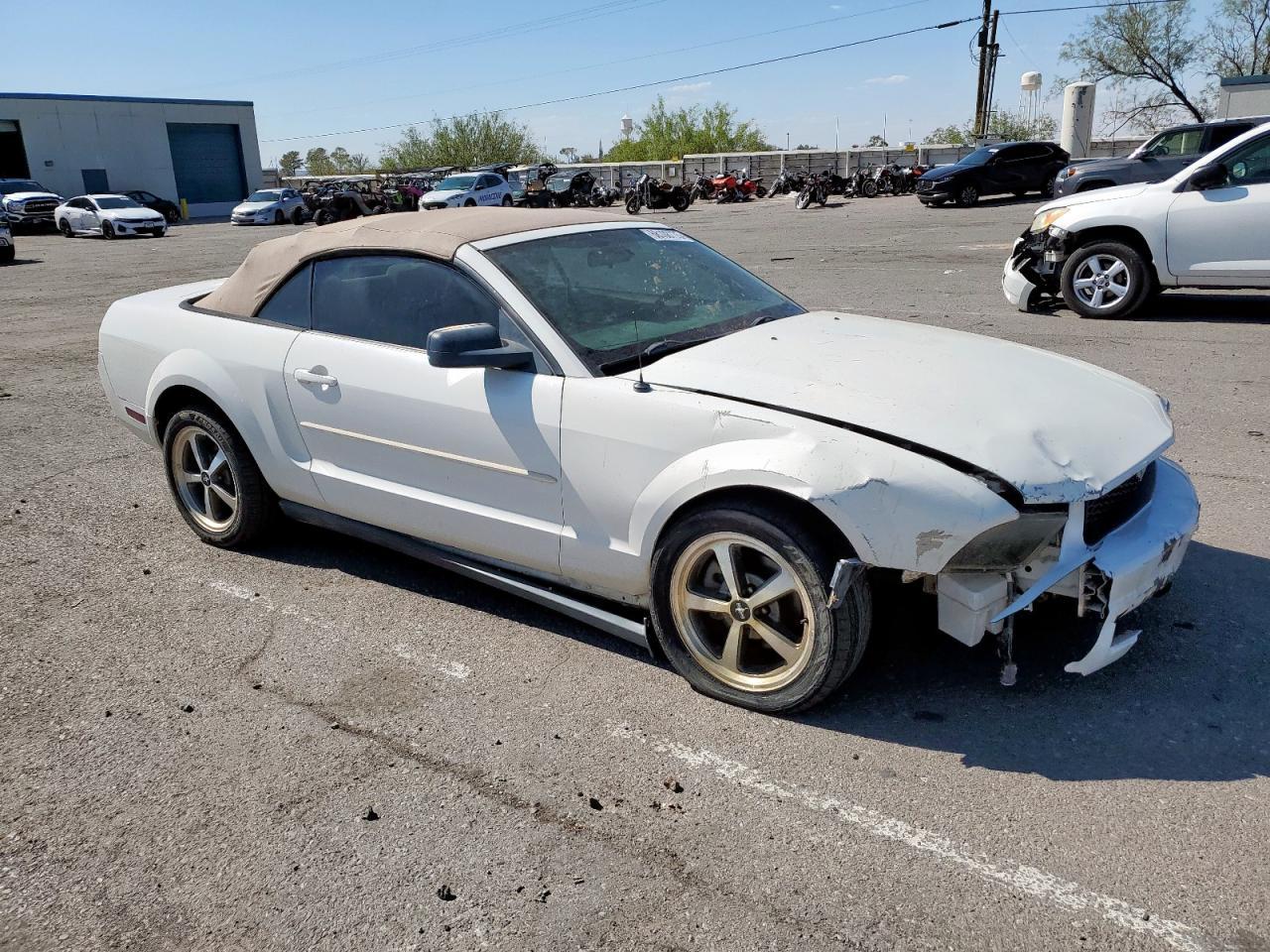 2005 Ford Mustang - Фото 4