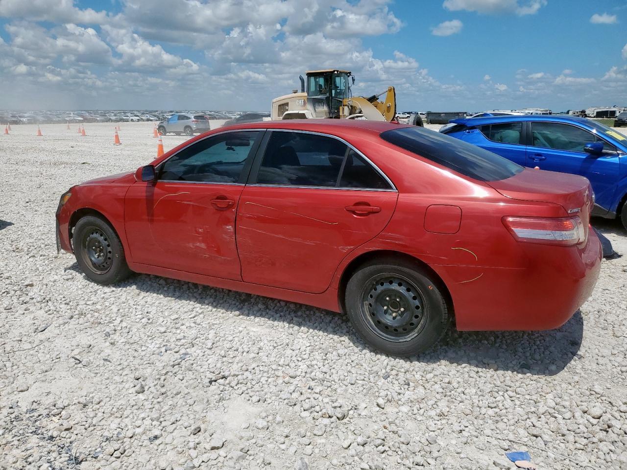 2011 Toyota Camry Base - Фото 2