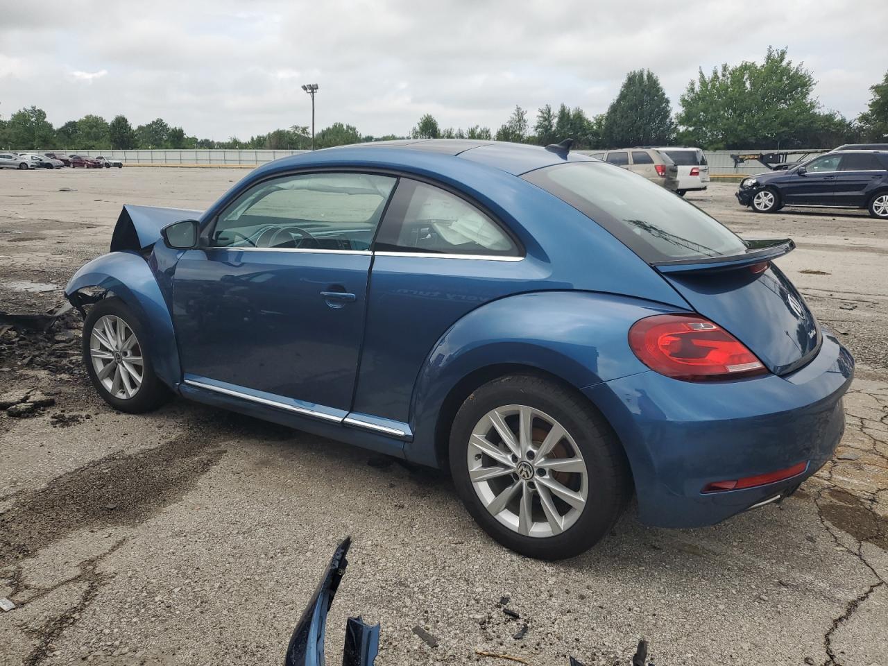 2018 Volkswagen Beetle Se - Фото 2