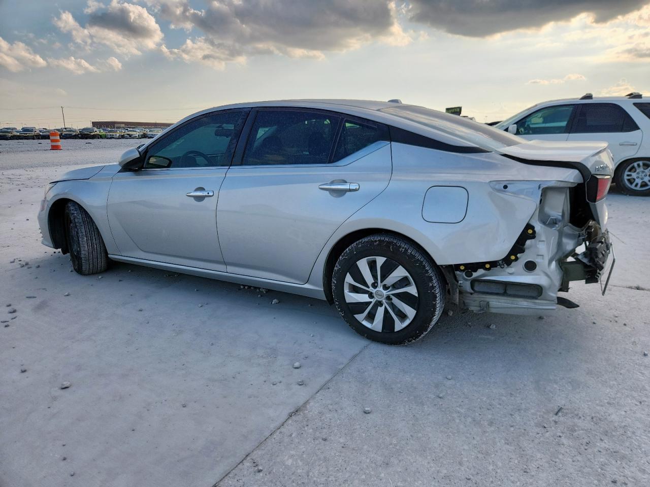 2019 Nissan Altima S - Фото 2