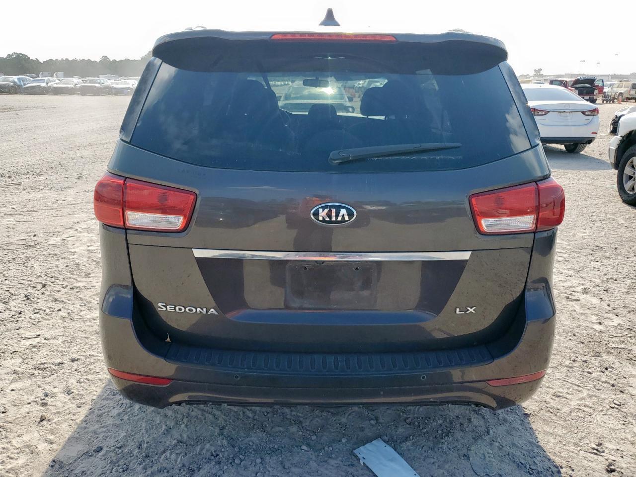 2016 Kia Sedona Lx - Фото 6