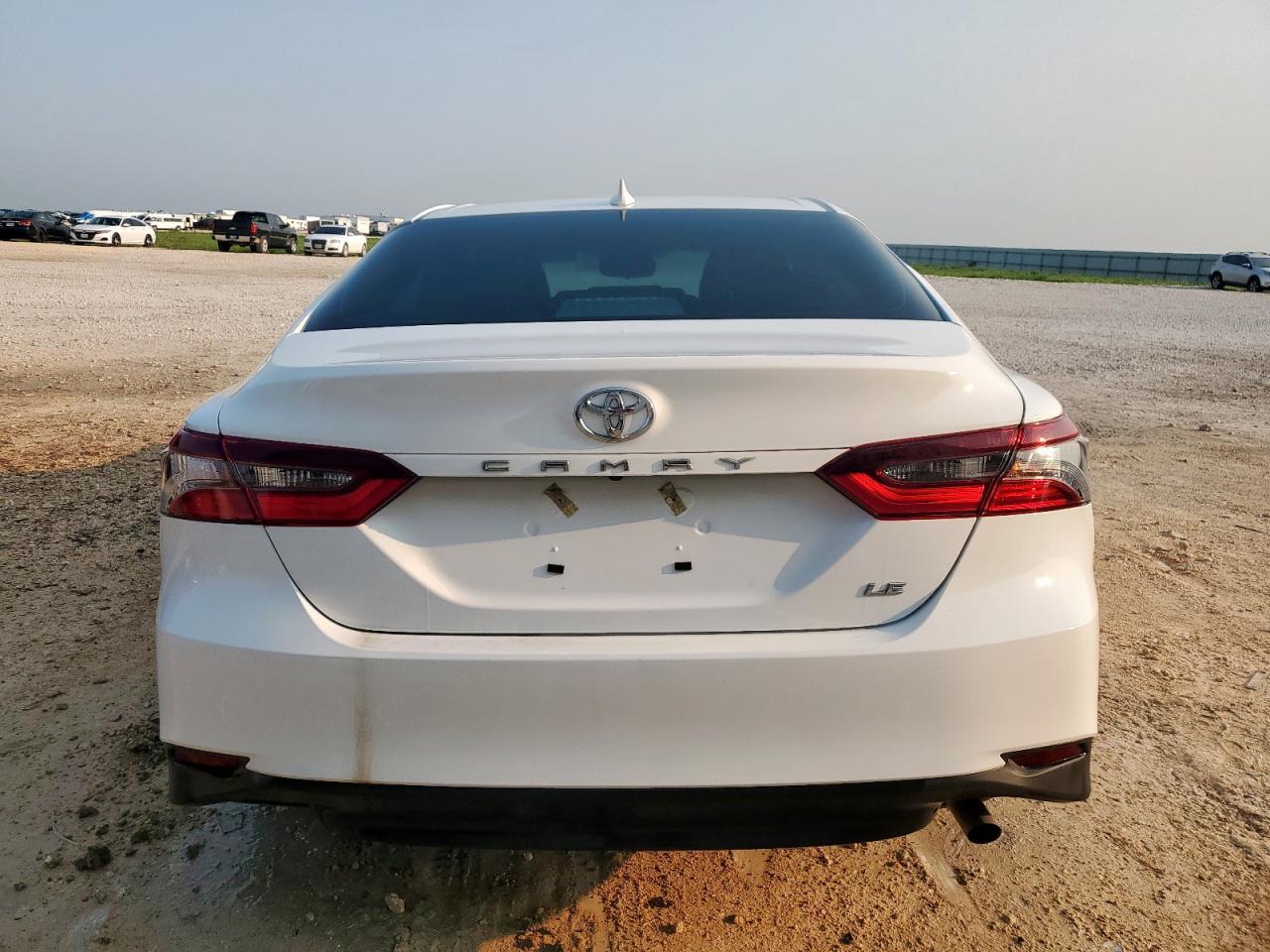 2024 Toyota Camry Le - Фото 6