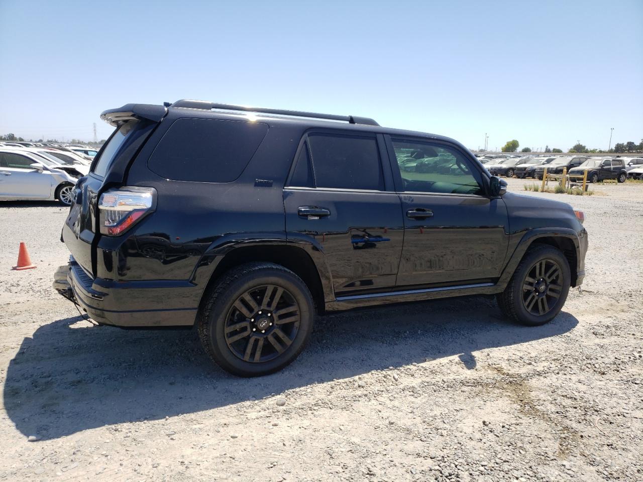 2021 Toyota 4Runner Night Shade - Фото 3