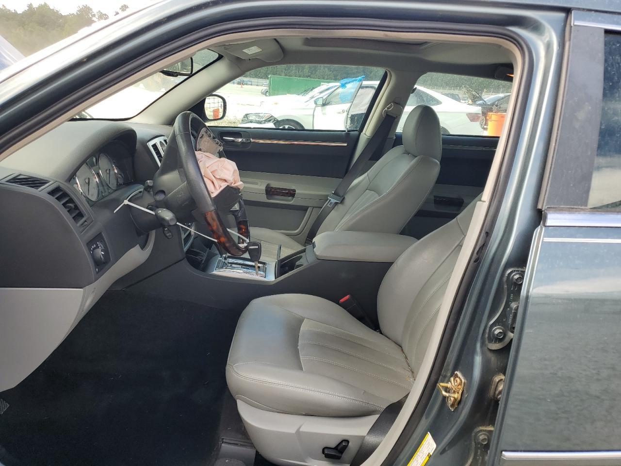 2006 Chrysler 300C - Image 7