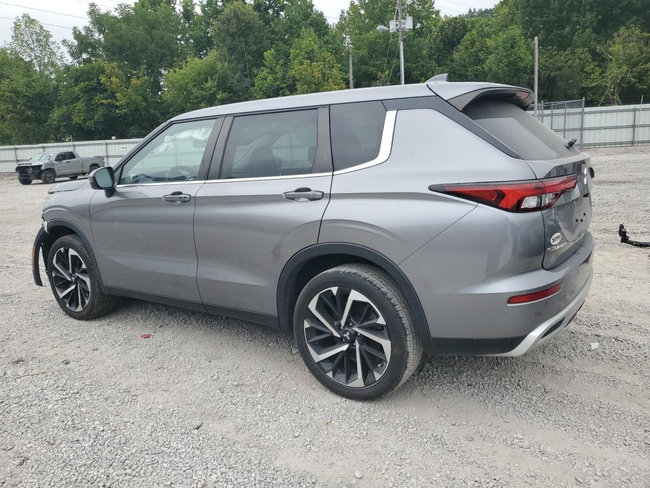 2023 Mitsubishi Outlander Se - Image 2