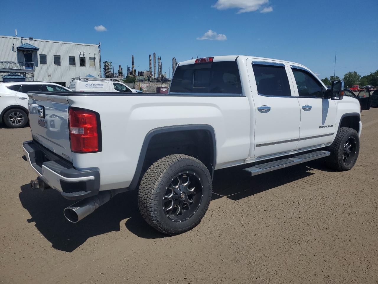 2015 GMC Sierra K2500 Denali - Image 3