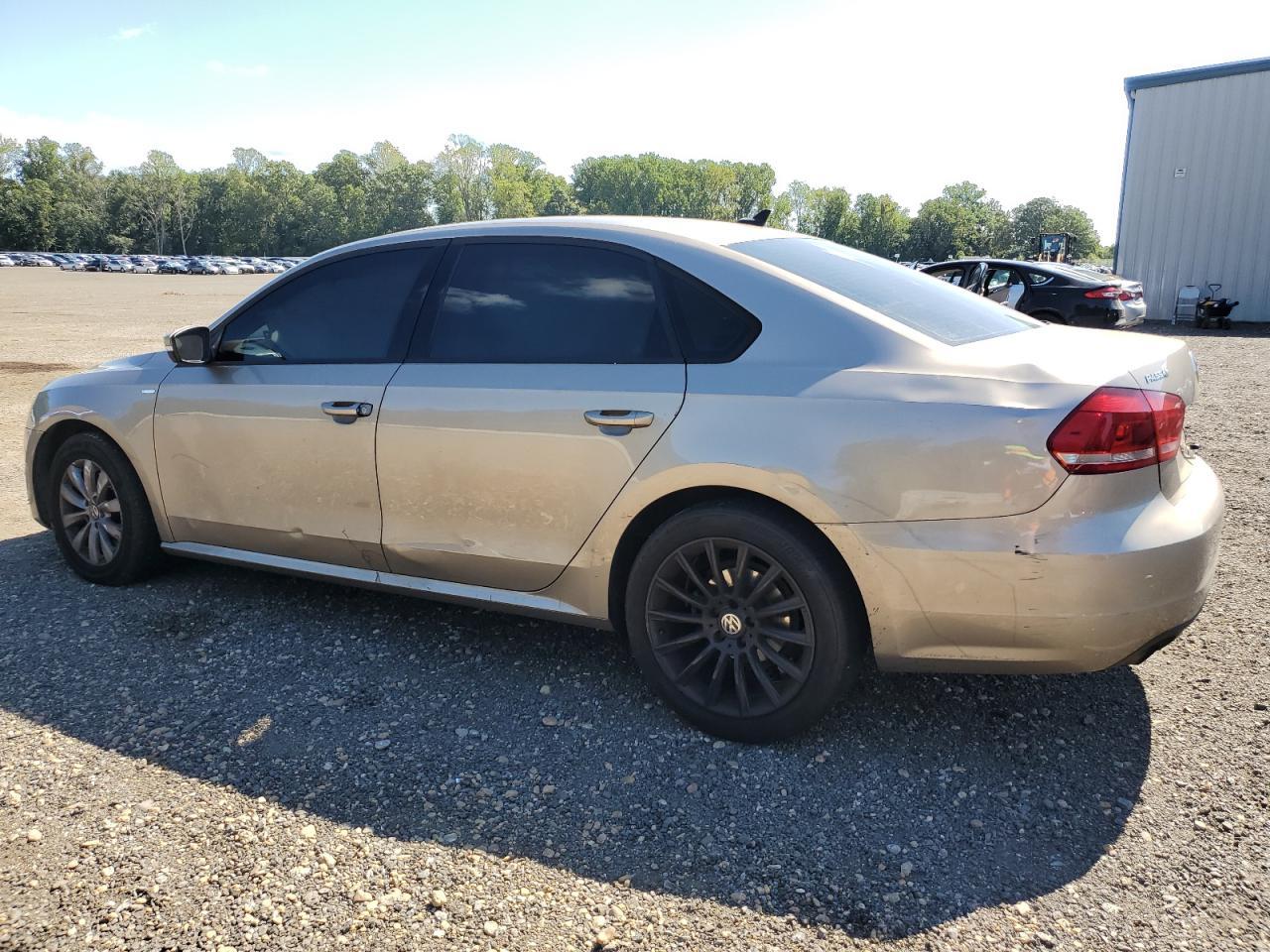 2015 Volkswagen Passat S - Фото 2