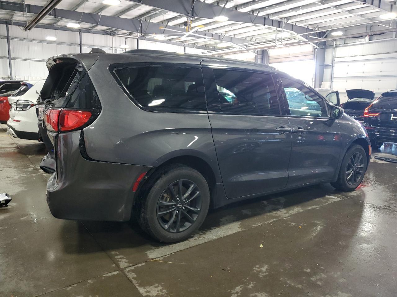 2020 Chrysler Pacifica Touring L - Фото 3