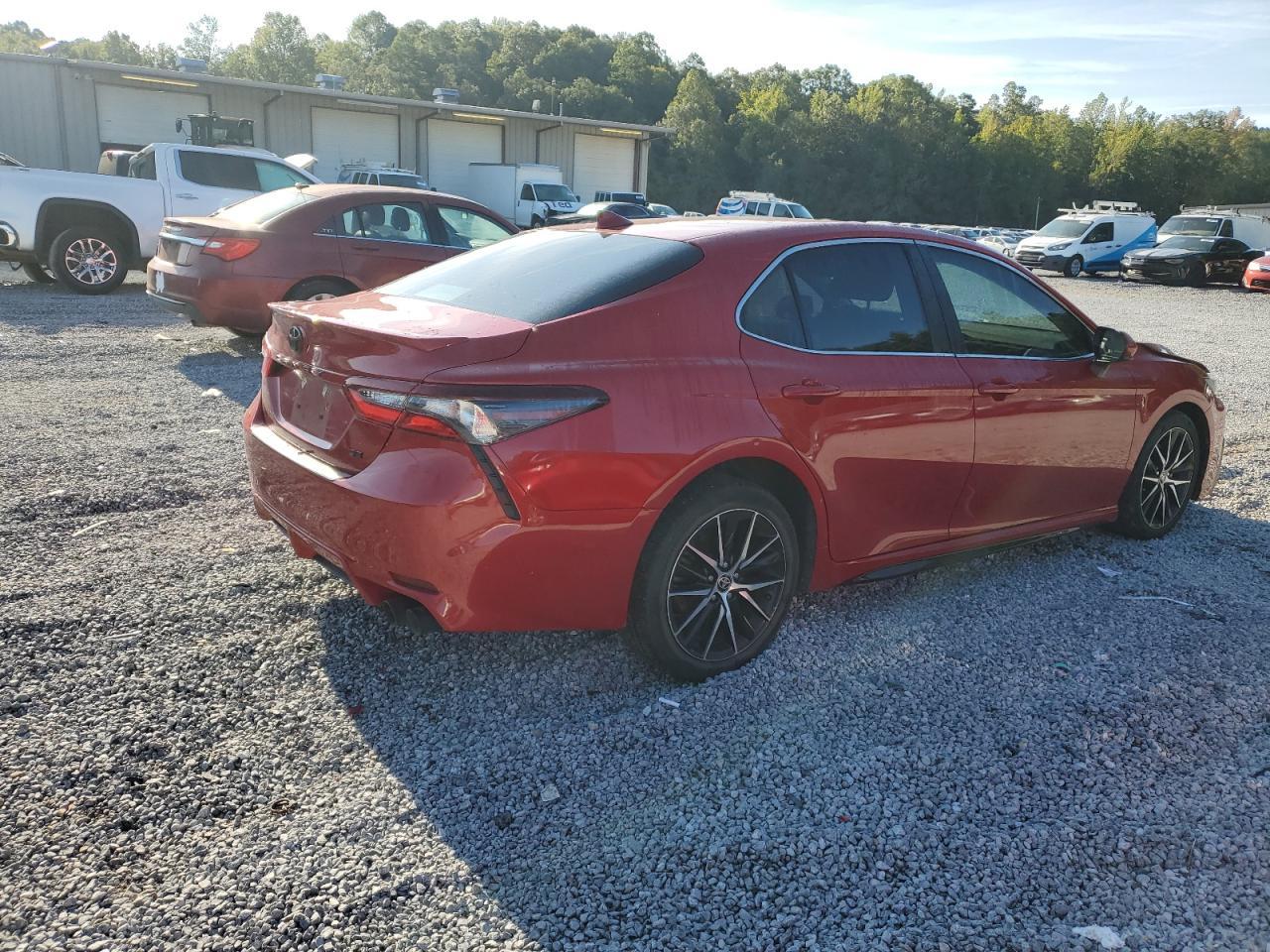 2021 Toyota Camry Se - Фото 3
