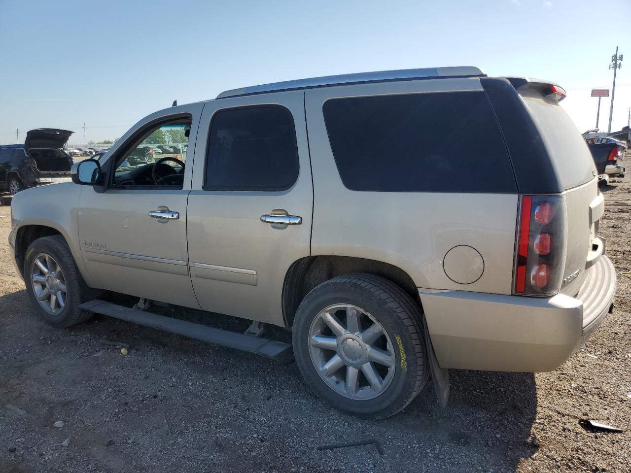 2013 GMC Yukon Denali - Фото 2