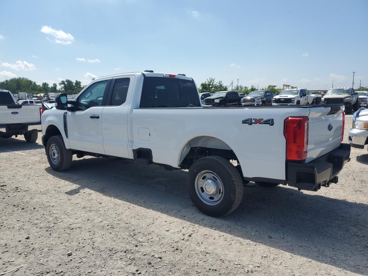 2025 Ford F250 Super Duty - Фото 2