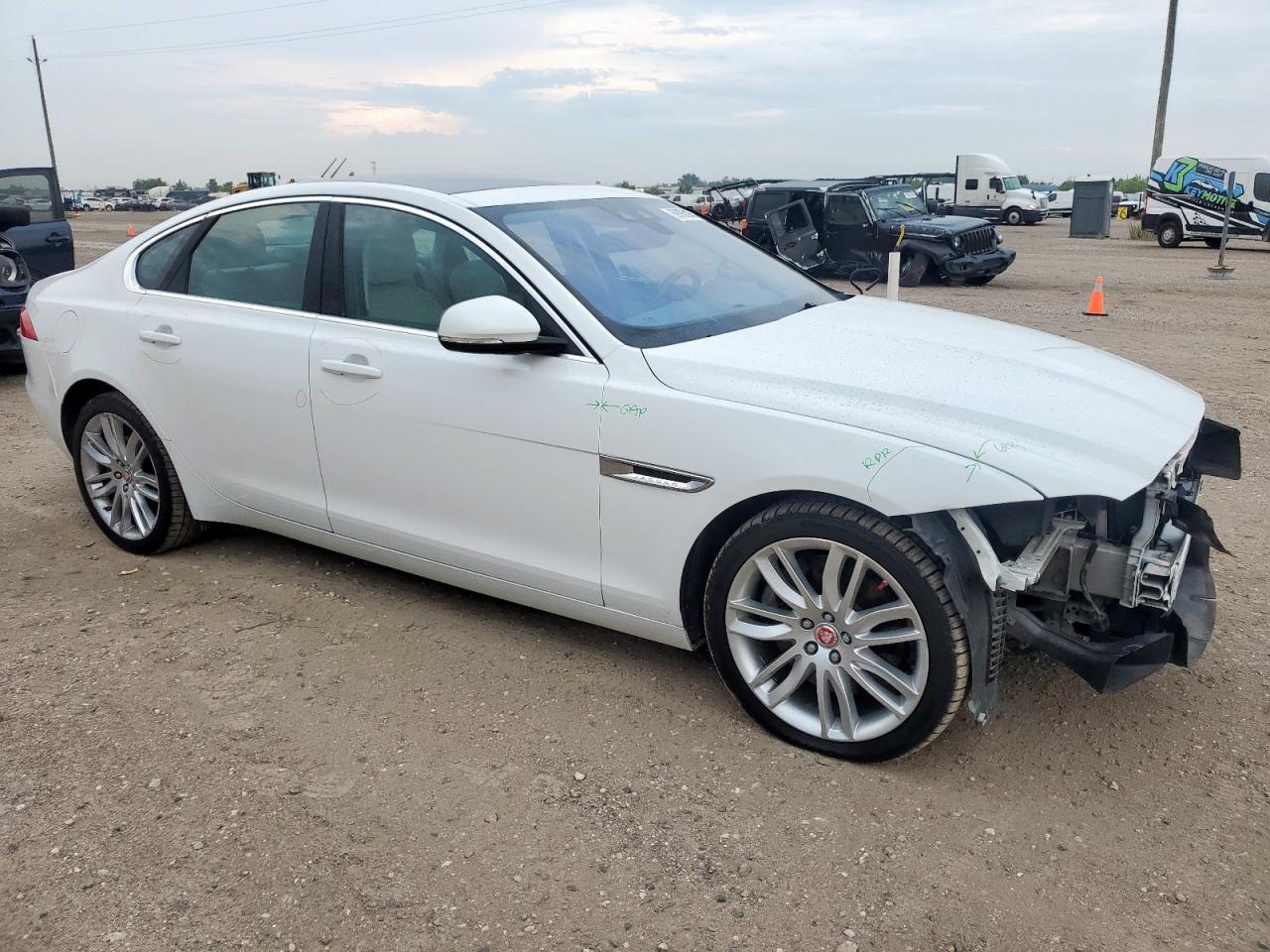 2016 Jaguar Xf Prestige - Фото 4