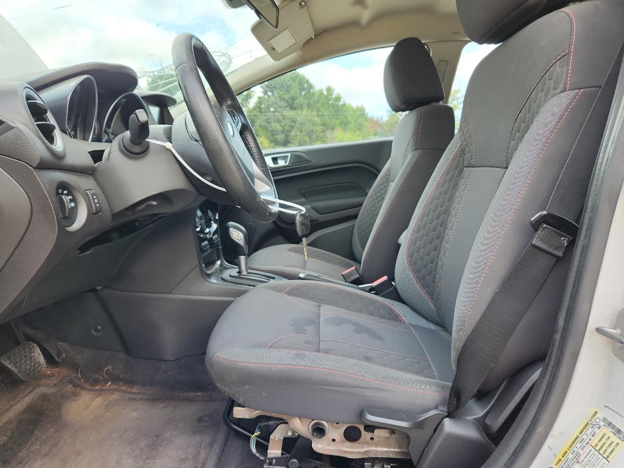 2014 Ford Fiesta Se - Фото 7