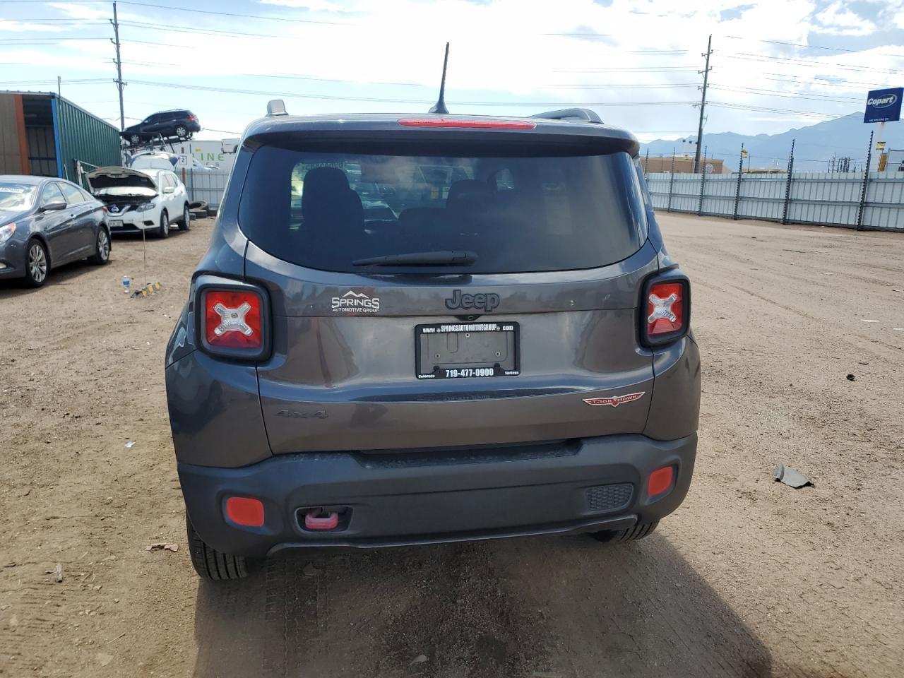 2017 Jeep Renegade Trailhawk - Image 6