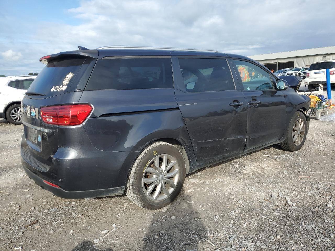 2019 Kia Sedona Lx - Фото 3