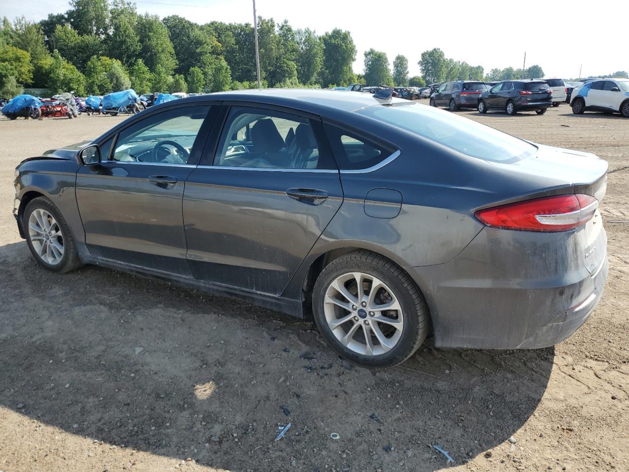 2020 Ford Fusion Se - Фото 2