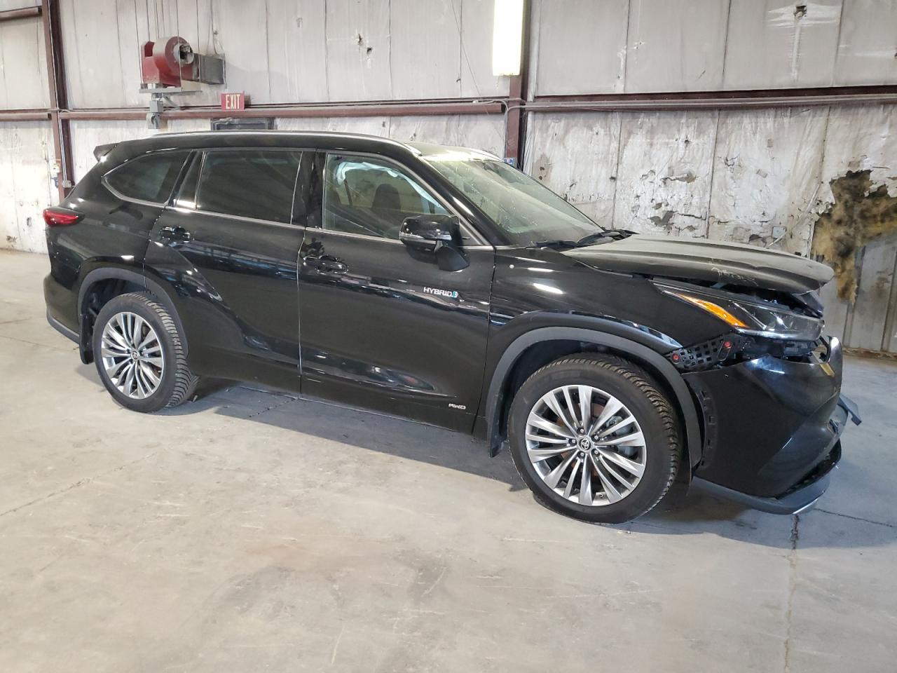 2021 Toyota Highlander Hybrid Platinum - Image 4