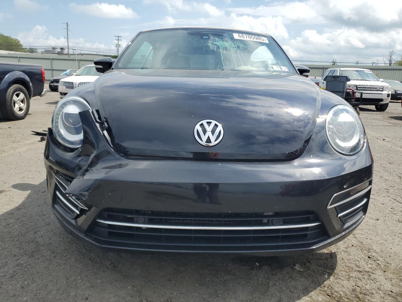 2017 Volkswagen Beetle S/Se - Image 5