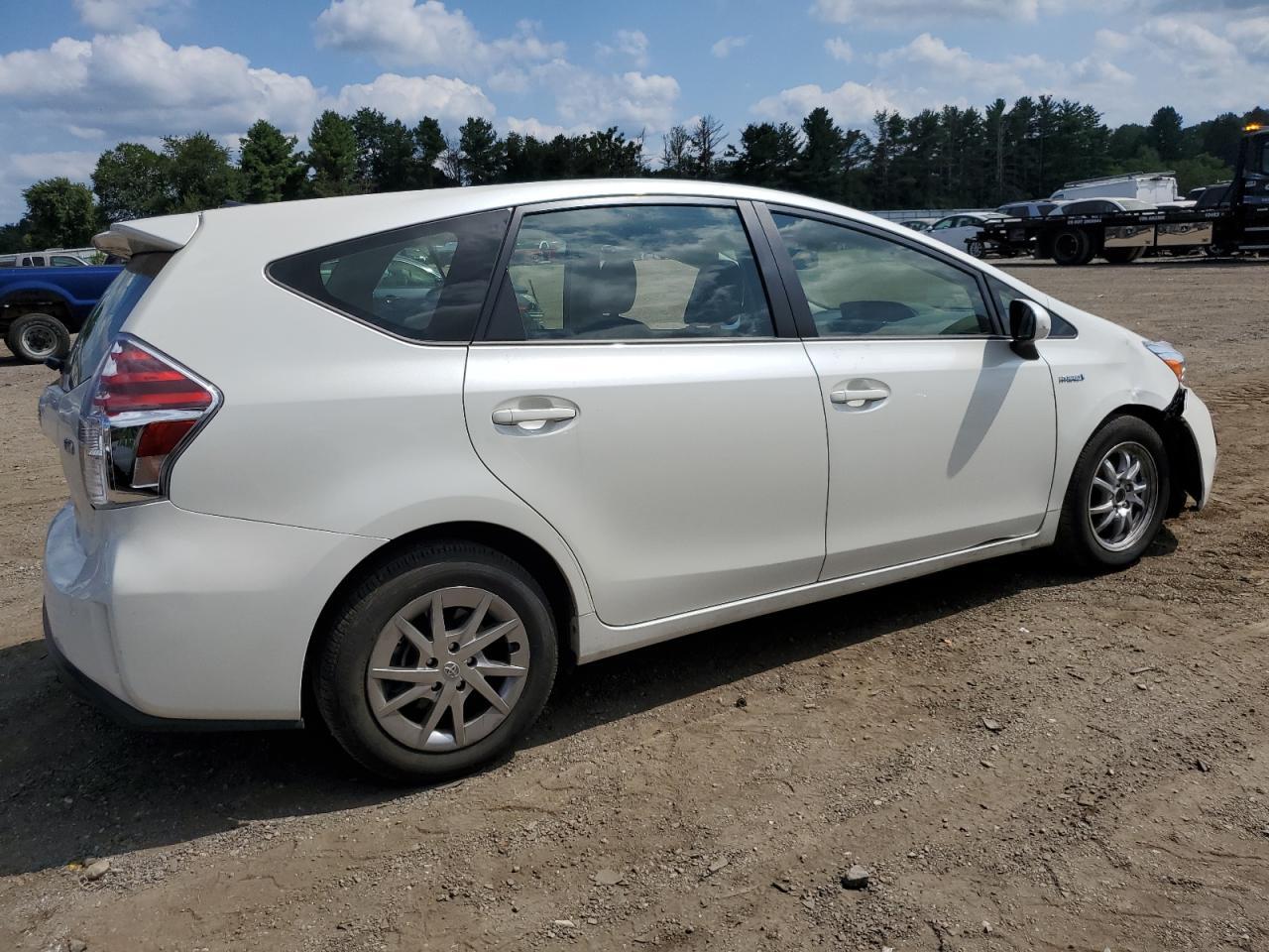 2017 Toyota Prius V - Image 3