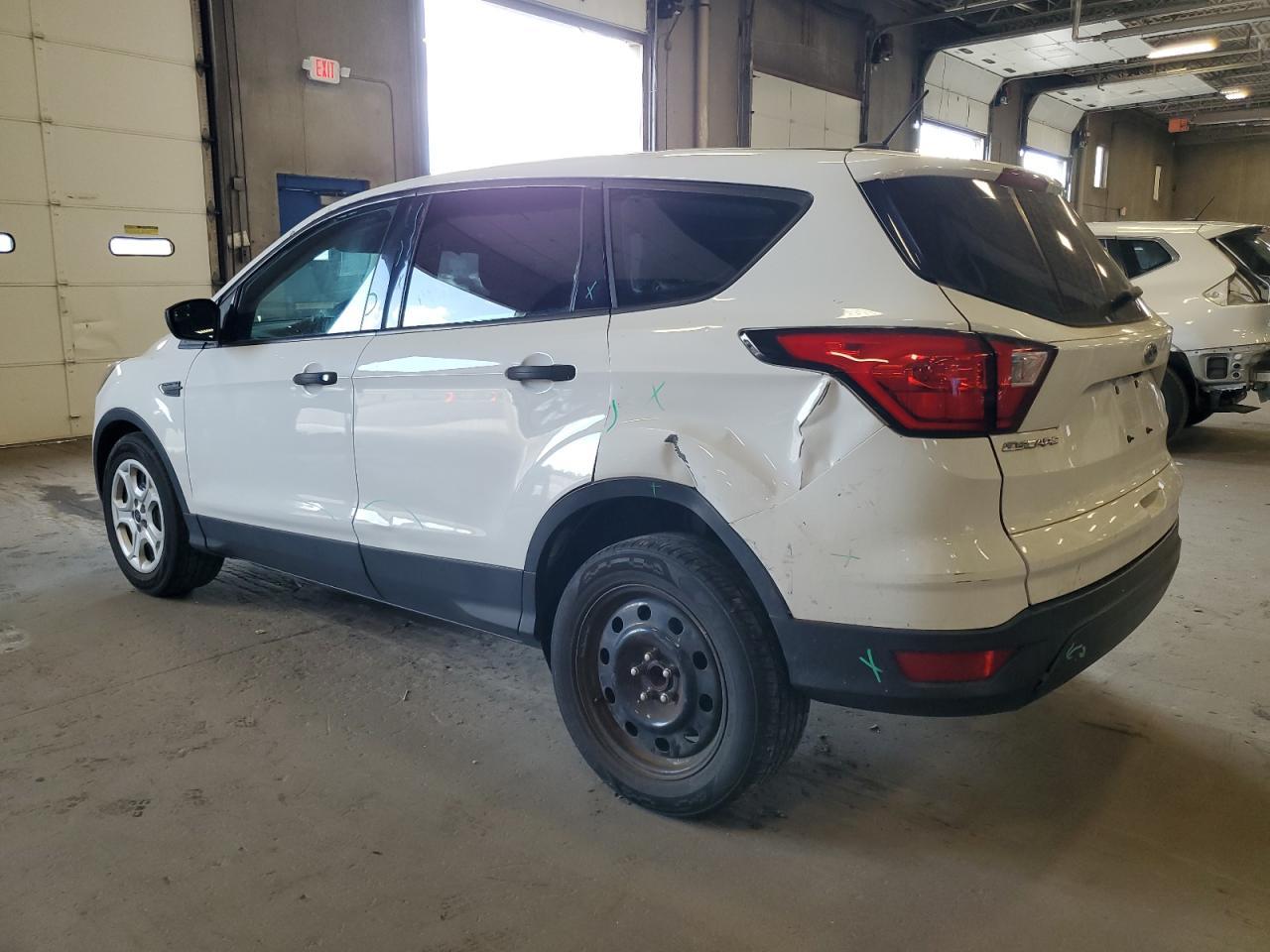 2019 Ford Escape S - Фото 2