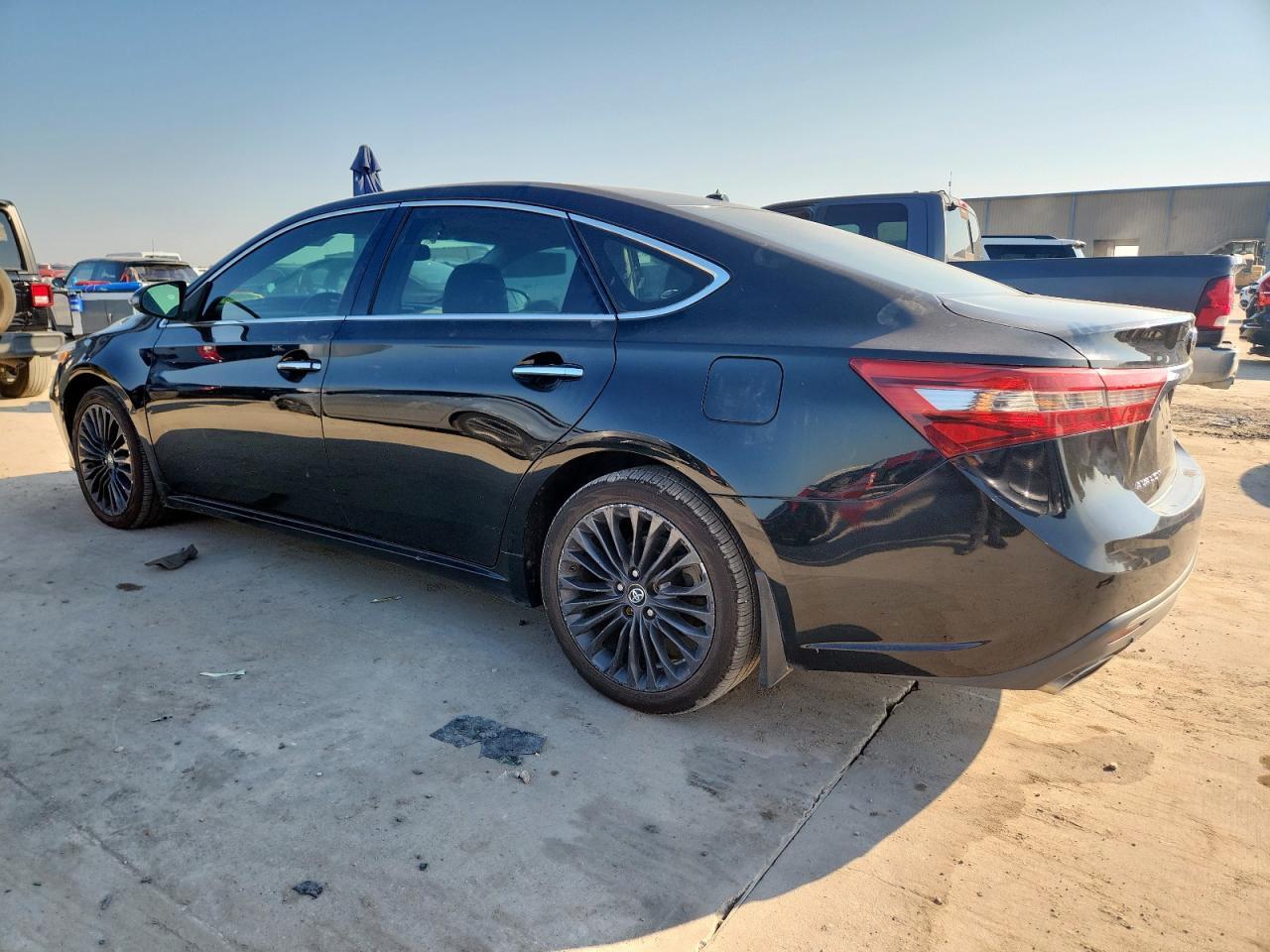 2017 Toyota Avalon Xle - Image 2