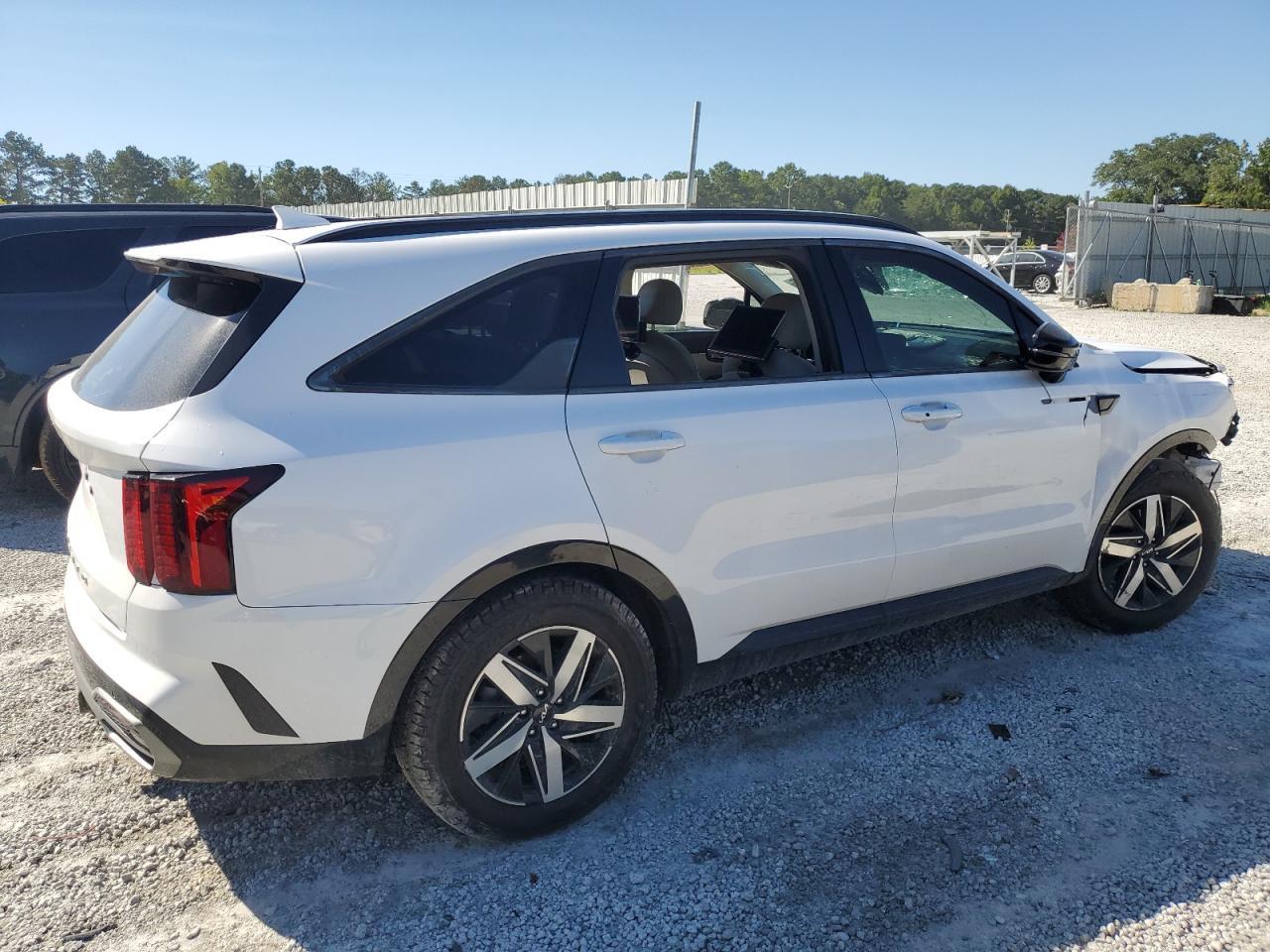 2022 Kia Sorento S - Фото 3